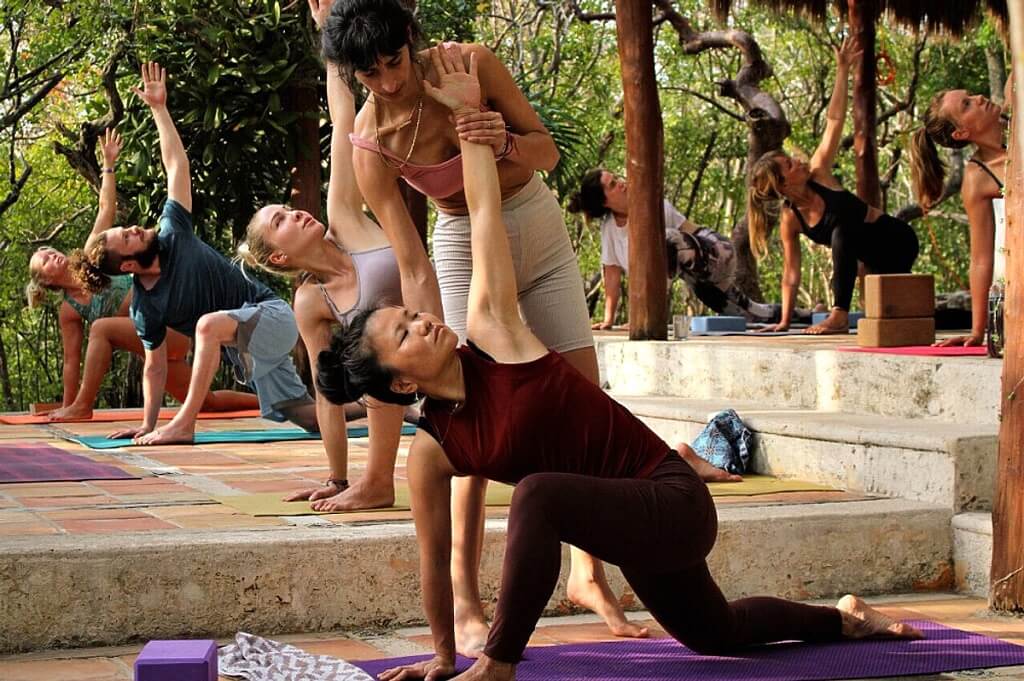 yoga teacher training canada